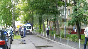 Годовалый мальчик в Москве выпал из окна третьего этажа и погиб