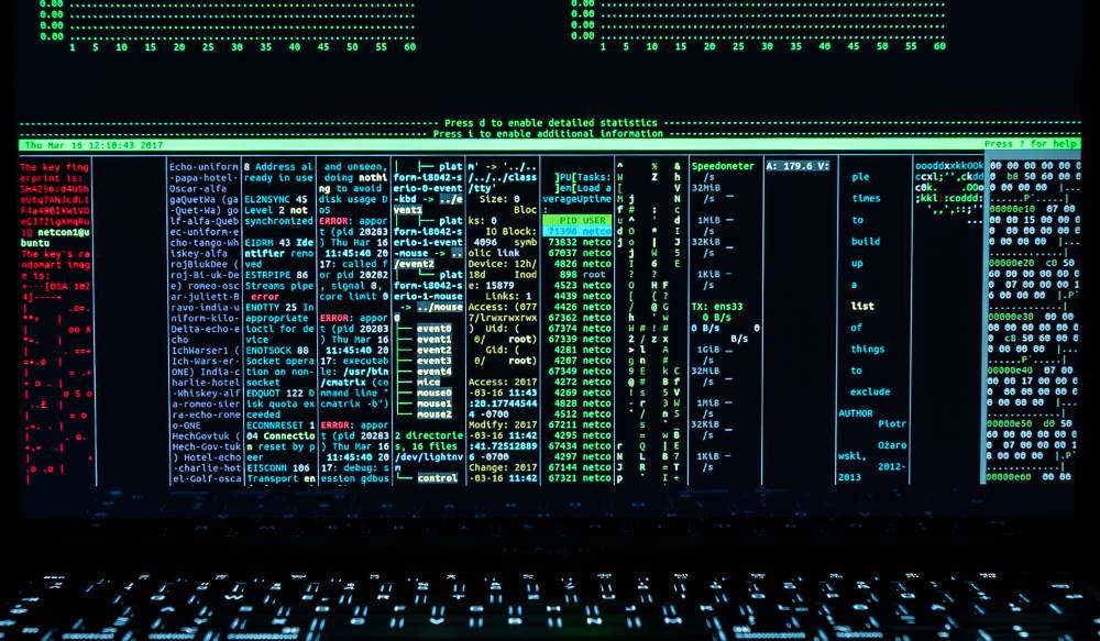 Каналы российских хакеров похвалились кибератакой на Латвию