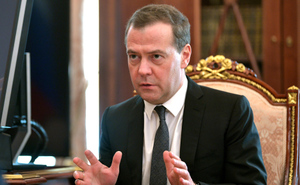Медведев: Организацию помощи Донбассу надо учесть в народной программе ЕР