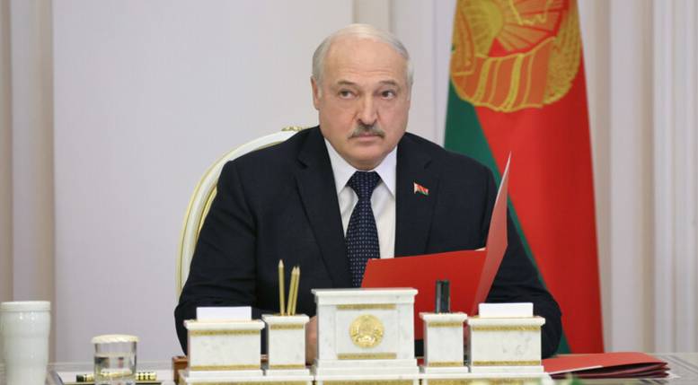 Лукашенко поручил разработать средства связи для военных, учитывая опыт СВО на Украине