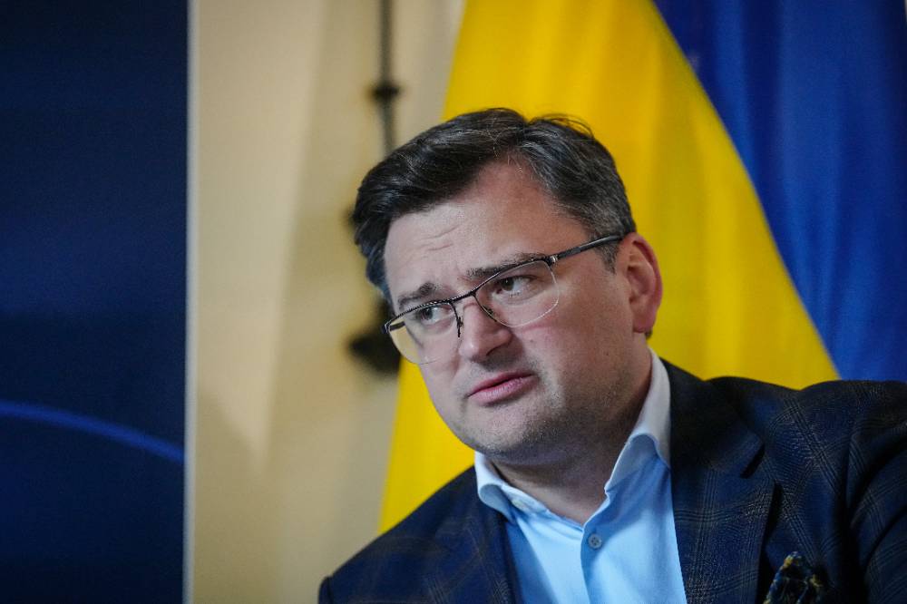 Кулеба пожаловался, что среди россиян не нашлось желающих получить украинскую визу