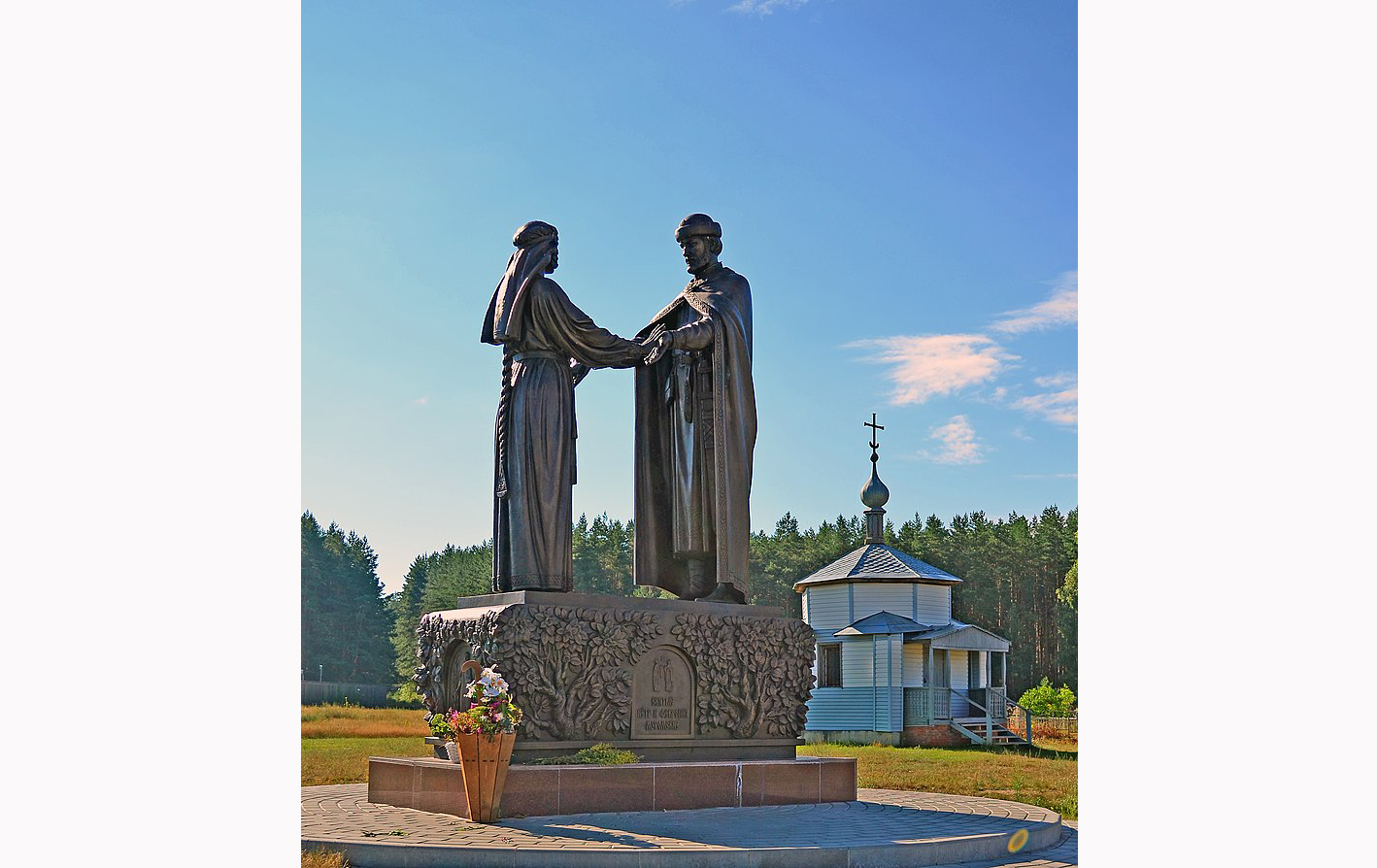 Памятник Петру и Февронии в рязанском селе Ласково. Фото © Wikipedia 