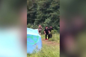 Призывники убегали голышом: Полицейские с повестками сорвали праздник Ивана Купалы в лесу в Закарпатье