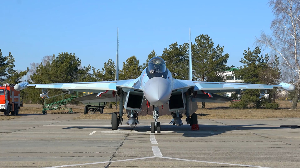 Самолет Су-35 перед вылетом в рамках специальной военной операции. Фото © ТАСС / Пресс-служба Минобороны РФ