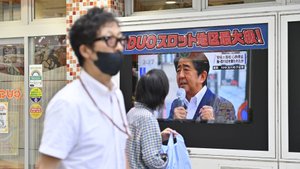Выстрелы в спину Синдзо Абэ: Кто и зачем убивал знаменитых политиков