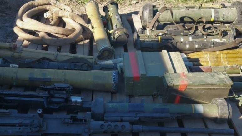 Сожжённые машины, зенитки и даже танки: ВСУ при отступлении из Лисичанска побросали военную технику