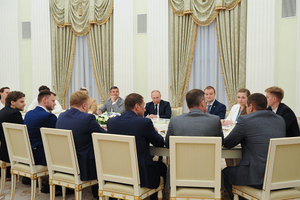 Встречи Путина с победителями "Лидеров России" стали хорошей традицией, считает эксперт