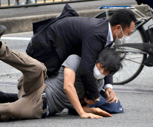 В доме убийцы экс-премьера Японии нашли взрывчатку