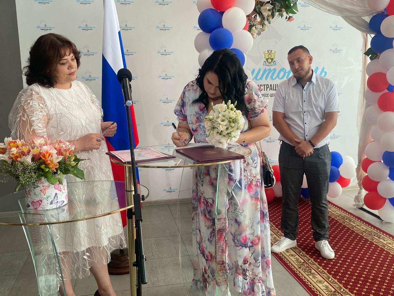 Первая регистрация брака в Мелитопольском загсе. Фото © Telegram / "Администрация города Мелитополя"