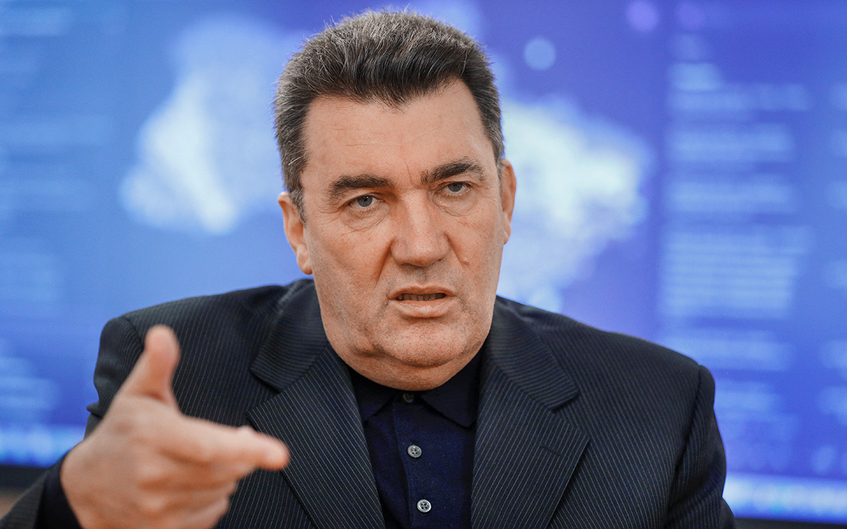 <p>Здесь всё зависит от расторопности украинской армии, однако, к сожалению, удача сейчас не на её стороне: военной помощи от западных союзников практически нет, возможно, кому-то хочется, чтобы мы проиграли</p>