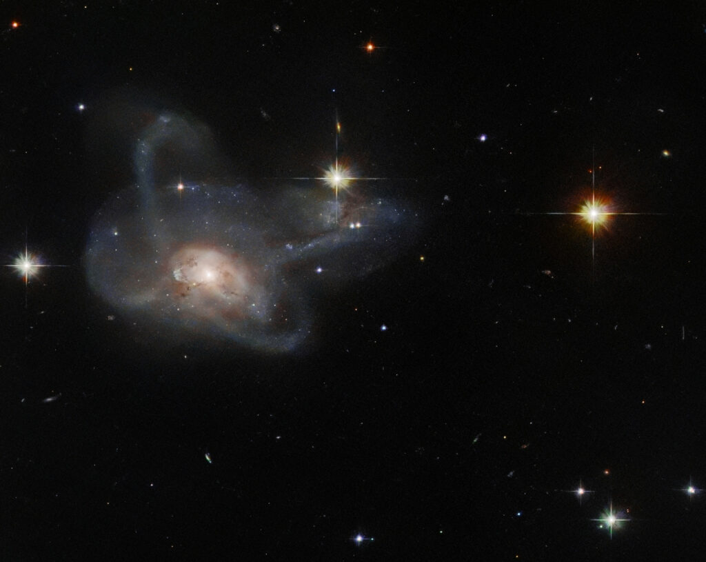 CGCG 396-2. Фото © ESA / Hubble & NASA, W. Keel