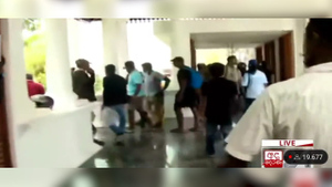 Протестующие ворвались в резиденцию президента Шри-Ланки