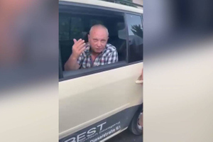 Скандально известный экс-судья из Симферополя пытался задушить женщину-таксиста