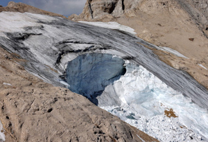 Спасатели обнаружили последнюю жертву обвала на леднике в итальянских Альпах