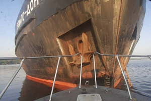 Мужчина погиб в результате столкновения катера с баржей на Волге