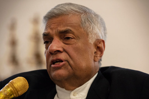 Премьер Шри-Ланки созвал парламент на экстренное заседание
