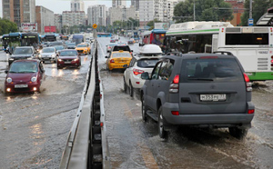 Россиянам рассказали, как защитить автомобиль в периоды сильных ливней
