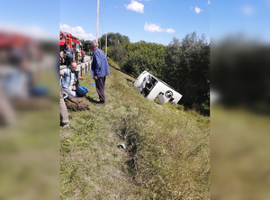 Семнадцать человек пострадали при падении автобуса в кювет в Пензенской области