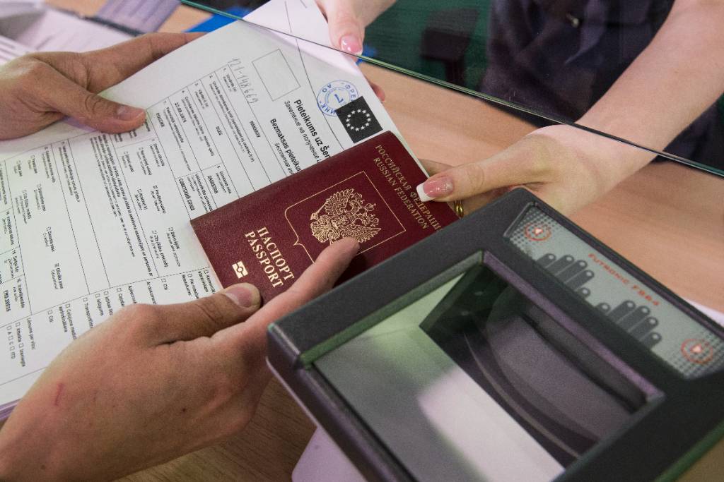 На рассмотрение ЕС внесли вопрос о прекращении выдачи шенгенских виз россиянам