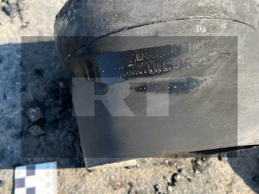 Фрагмент снаряда, ударившего по пивзаводу в Донецке. Обложка © Telegram / RT на русском