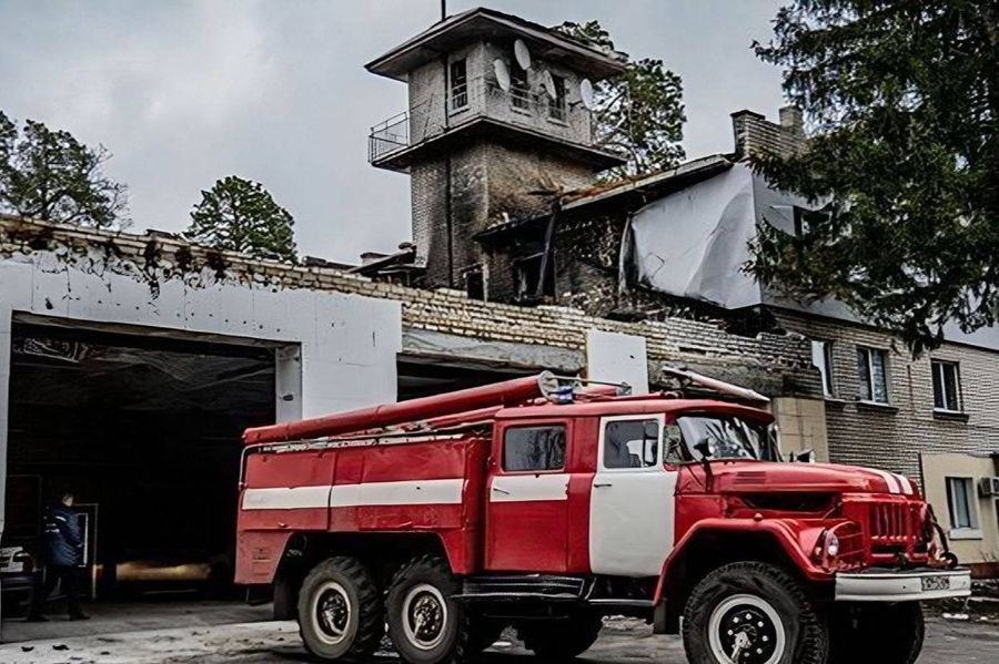 Последствия ударов ВСУ по пожарной части, расположенной неподалёку от Запорожской АЭС. Фото © Telegram / Владимир Рогов