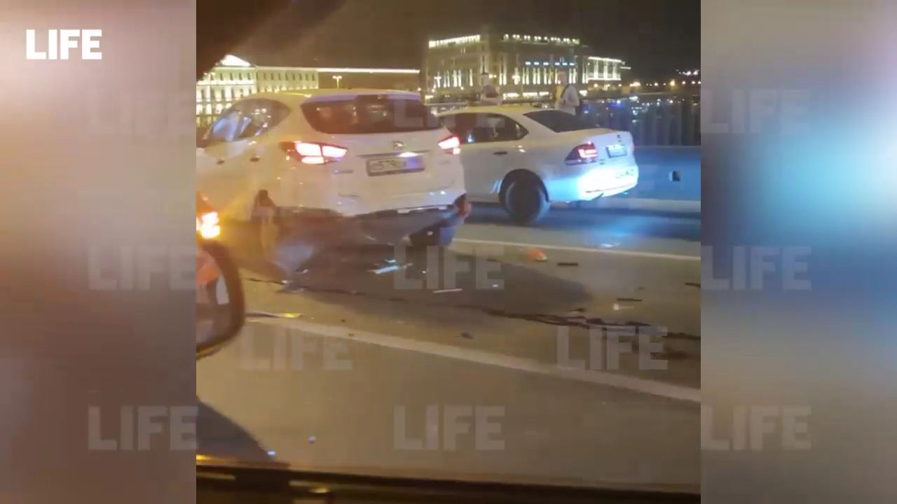 В Петербурге несколько человек пострадали в массовой аварии