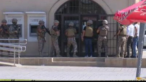 В Анталье вооружённый пистолетом мужчина взял в заложники директора банка
