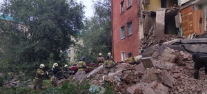 В МЧС сообщили об угрозе обрушения другой части аварийного дома в Омске