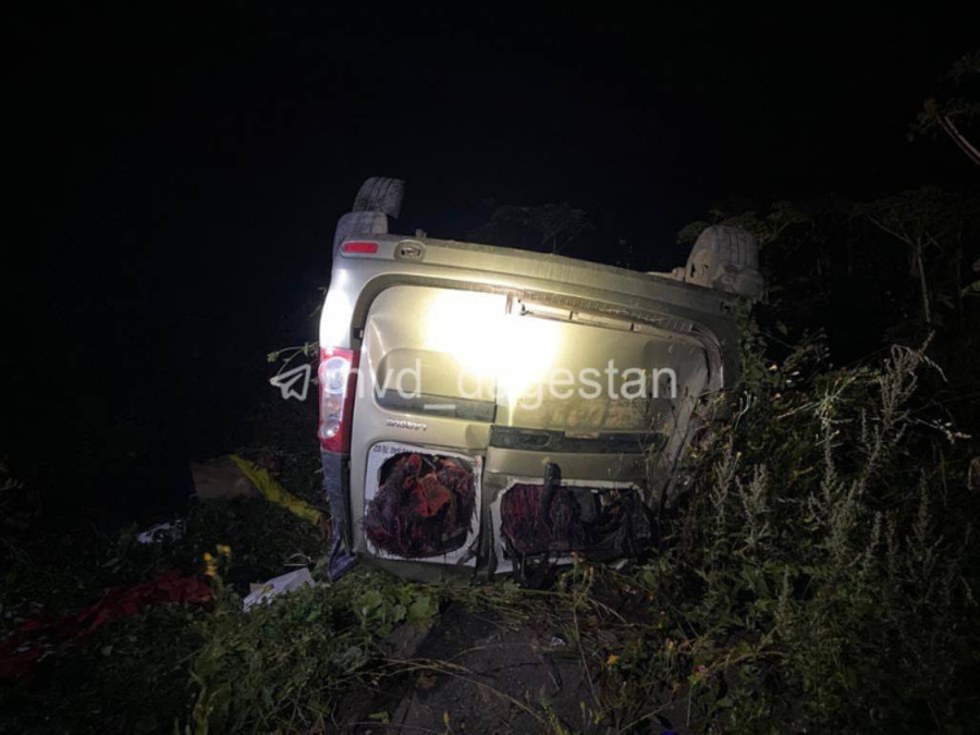 Сорвавшийся с обрыва в Дагестане автомобиль. Фото © МВД по Республике Дагестан