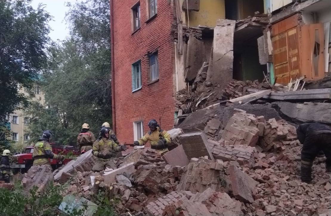 Мэр Омска Шелест: Экспертиза дома с рухнувшей стеной завершится в течение недели