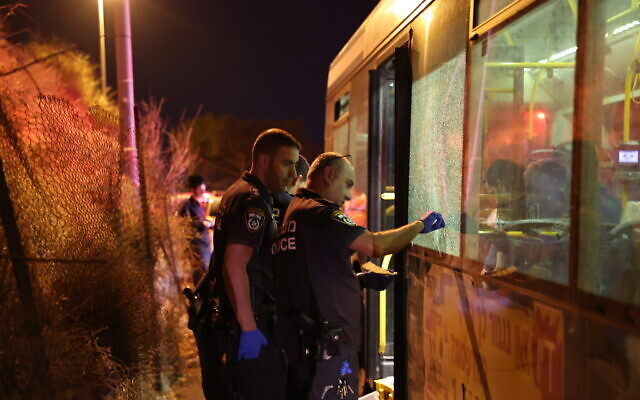 У Стены Плача в Израиле открыли стрельбу по людям в автобусе
