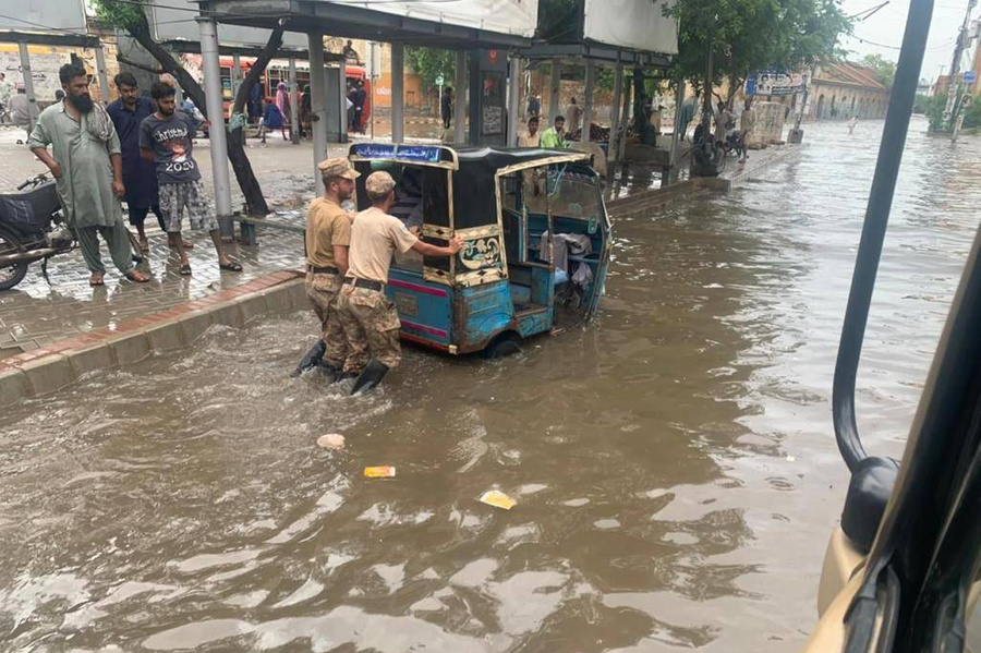 Наводнение в Пакистане. Обложка © Twitter / hinabaloch