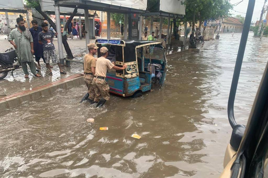 Более 700 человек стали жертвами наводнений в Пакистане