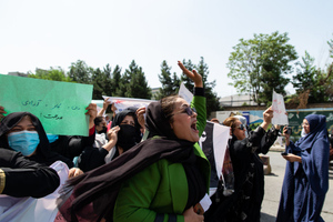 Талибы открыли стрельбу для разгона демонстрации женщин в Кабуле, есть пострадавшие