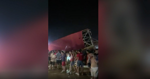 Один человек погиб и 17 пострадали: Сильный ветер обрушил сцену на гостей фестиваля в Испании