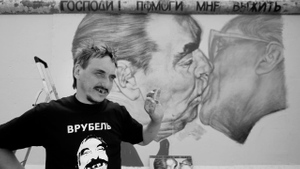 Автор знаменитых граффити с Брежневым Дмитрий Врубель умер в возрасте 62 лет