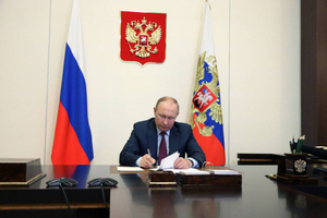 Путин учредил звание "Мать-героиня" и подписал указ о единовременной выплате