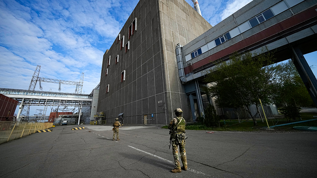 Опасная игра: Кто на самом деле обстреливает Запорожскую АЭС