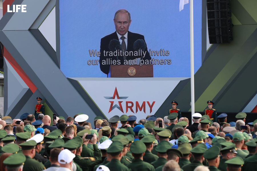 Путин — на открытии форума "Армия-2022". Фото © LIFE / Павел Баранов