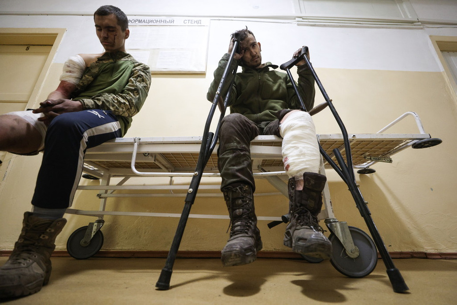 Раненые пленные военнослужащие ВСУ. Фото © Сергей Бобылев / ТАСС