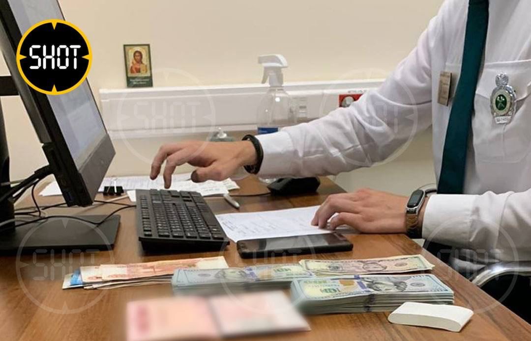 Таможенники в Шереметьево устроили охоту на россиян, которые берут на отдых более $10 тысяч