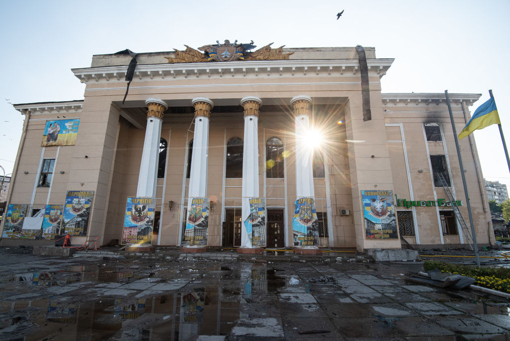 Дом офицеров в результате обстрела. Винница, Украина. Фото © Getty Images / Alexey Furman