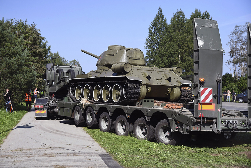 Политолог назвал демонтаж Т-34 поводом для Эстонии закрыть россиянам въезд