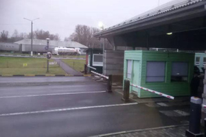 Эстония на три месяца закрыла пункт на границе с РФ в Нарве для въезда грузовиков 