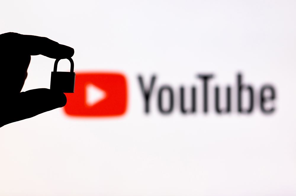Эксперт назвал нарушением принципа нейтральности удаление видео с YouTube Посольства РФ в Лондоне