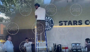 Тимати лично навёл марафет в кофейне Stars Coffee перед презентацией