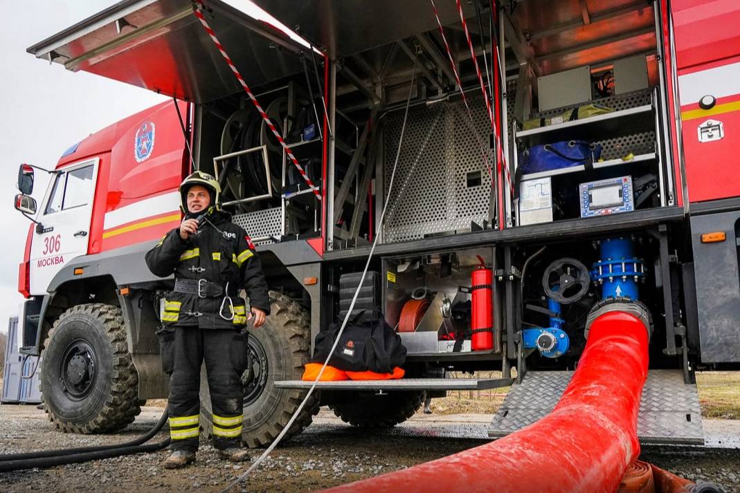 Москва отправила спасателей и технику для помощи в тушении пожаров во Владимирской области