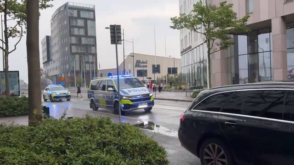 Два человека пострадали в результате стрельбы в торговом центре в Швеции