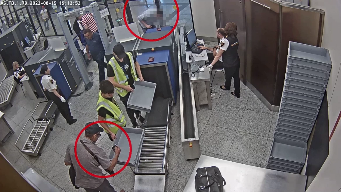 Пассажир в Шереметьево украл часы за 330 тысяч, воспользовавшись неразберихой на досмотре