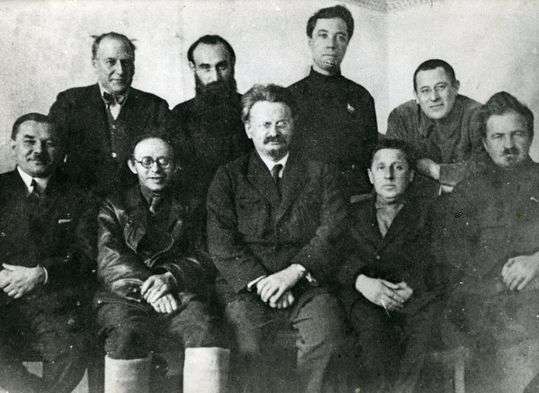 Лидеры Левой оппозиции в 1927 году незадолго до их высылки из Москвы. Фото © Wikipedia